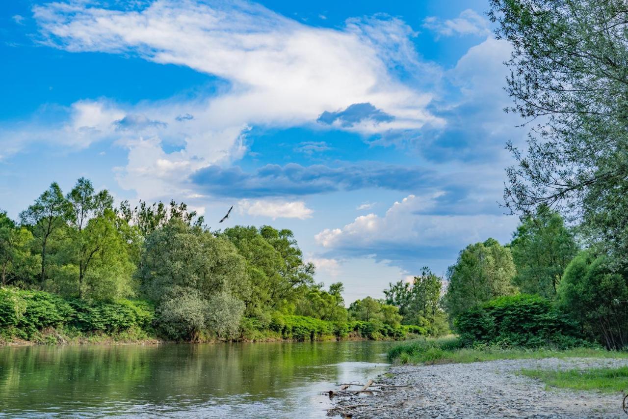 River Park Zator Luaran gambar
